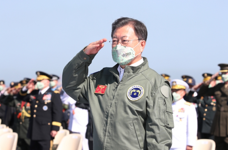 Moon voices strong confidence in defense posture after N. Koera missile test