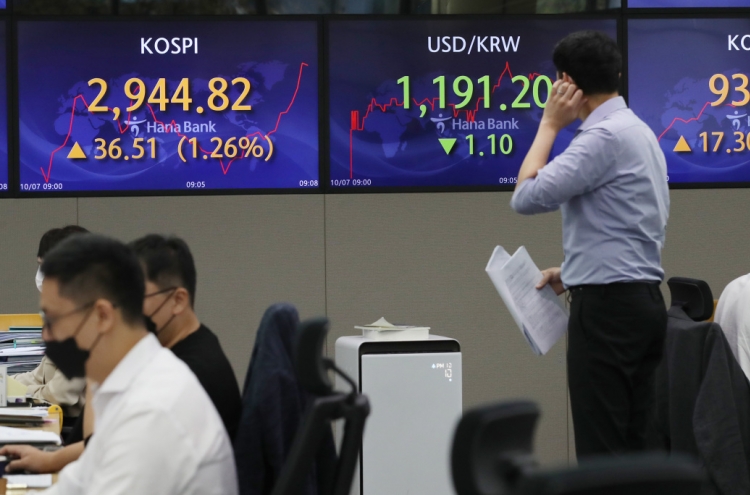 Seoul stocks open higher on bargain hunting