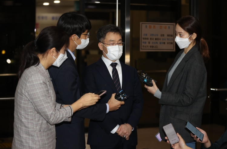 Prosecutors seek arrest of key suspect in Seongnam development scandal