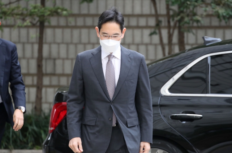 [News Focus] Samsung still lost a year after Lee Kun-hee’s death