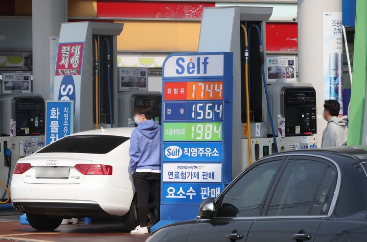 Korea to cut fuel tax by 20% next month