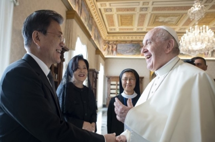 Moon asks Pope Francis to visit N. Korea