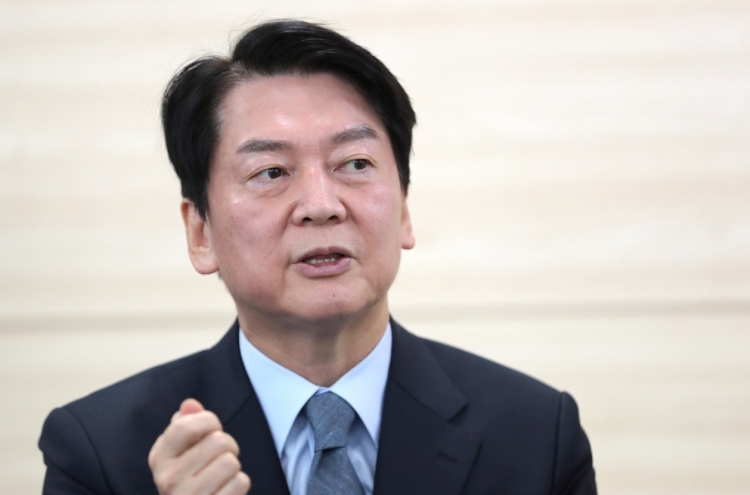 Ahn Cheol-soo says unifying candidacies with main opposition party 'impossible'