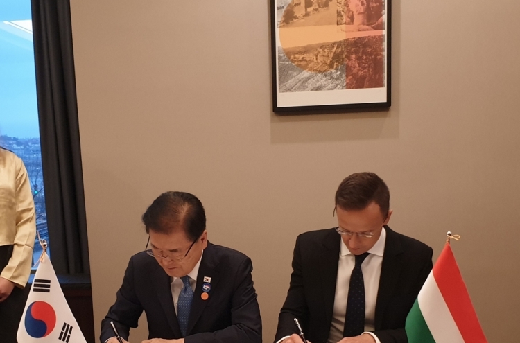 S. Korea, Hungary FMs discuss bilateral ties, strategic partnership