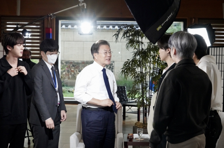 President Moon praises BTS, shies away from speaking about late ex-dictator Chun Doo-hwan