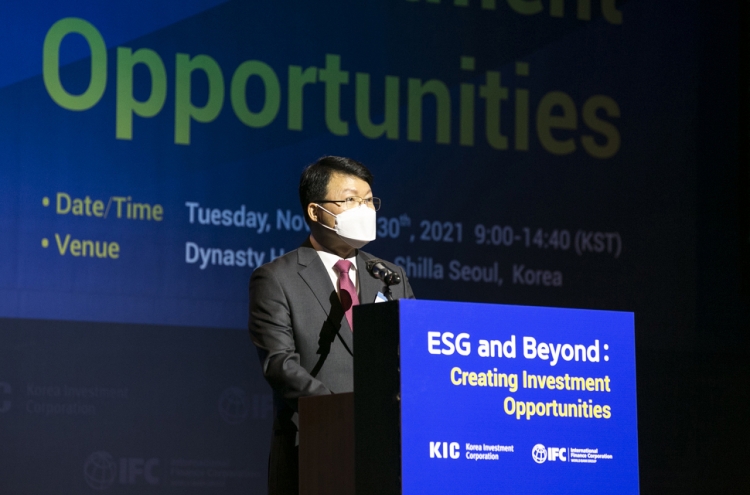 Sovereign fund head touts ESG, impact investment