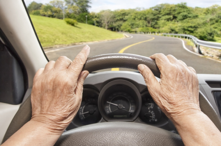 Aging S. Korea moves to issue conditional licenses for elderly drivers