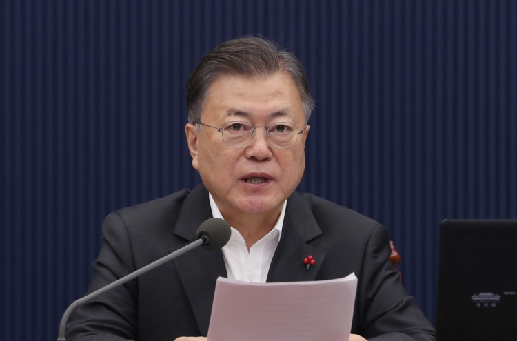 Moon calls for enhanced containment measures against spread of omicron variant