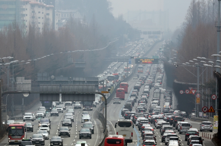 Traffic begins to slow on last day of Lunar New Year holiday