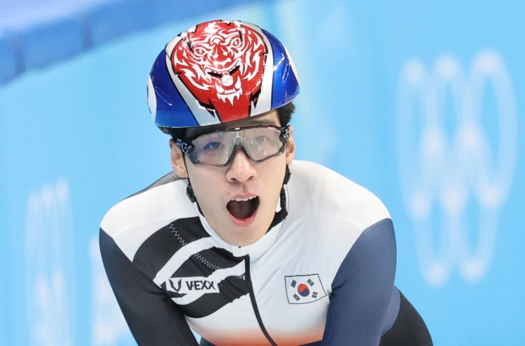 [BEIJING OLYMPICS] Short track champion Hwang Dae-heon reaches 500m quarters, relay final in triple gold bid