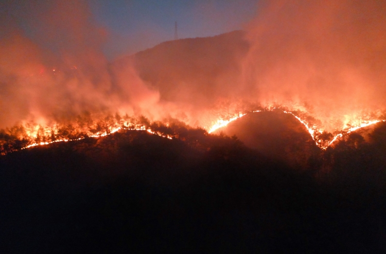 Firefighters battling wildfire in coastal county of Yeongdeok for 2nd day