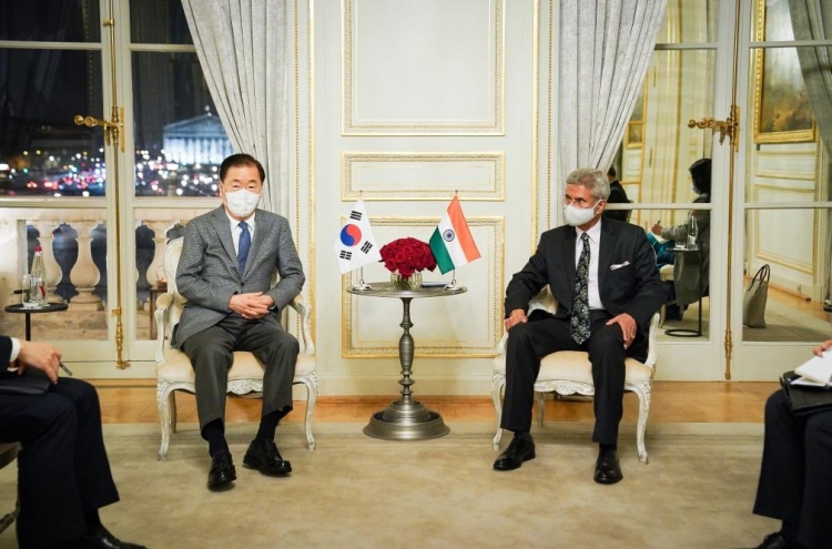 S. Korean, Indian FMs discuss ways to deepen ties in France meeting