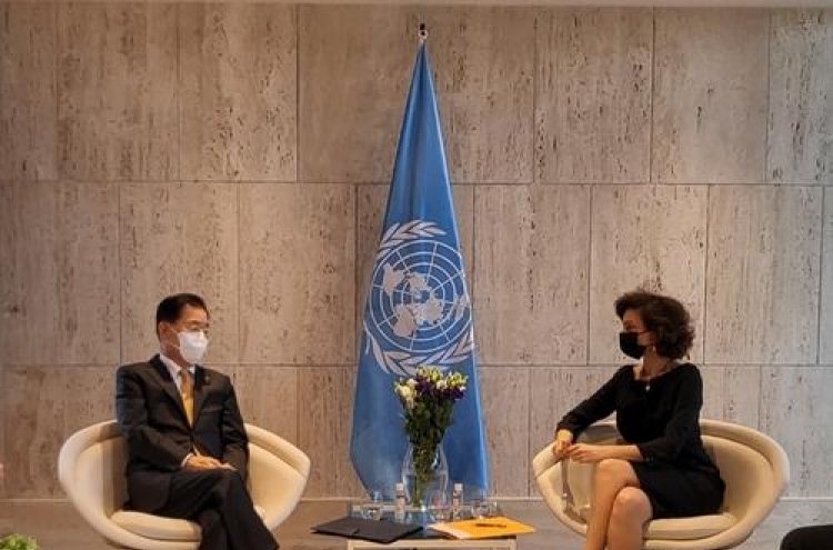 S. Korean FM expresses concerns over Japan's Sado mine bid in meeting with UNESCO chief