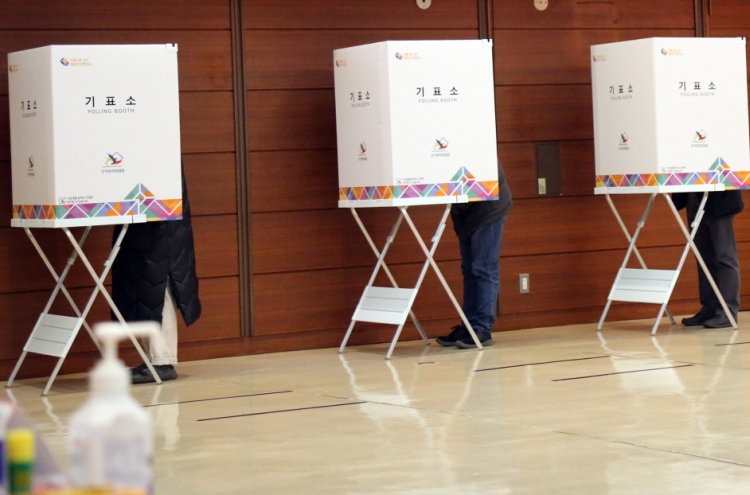 Overseas voting begins, candidates seek to win over expats