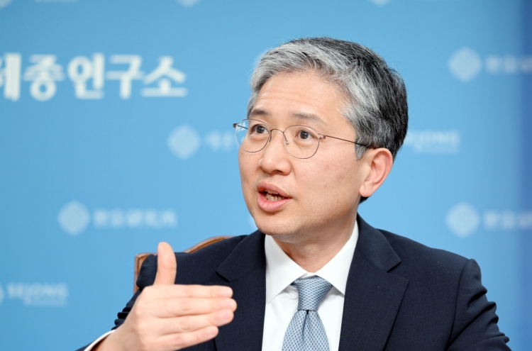 Lee Jae-myung envisions efficient, powerful military for future warfare
