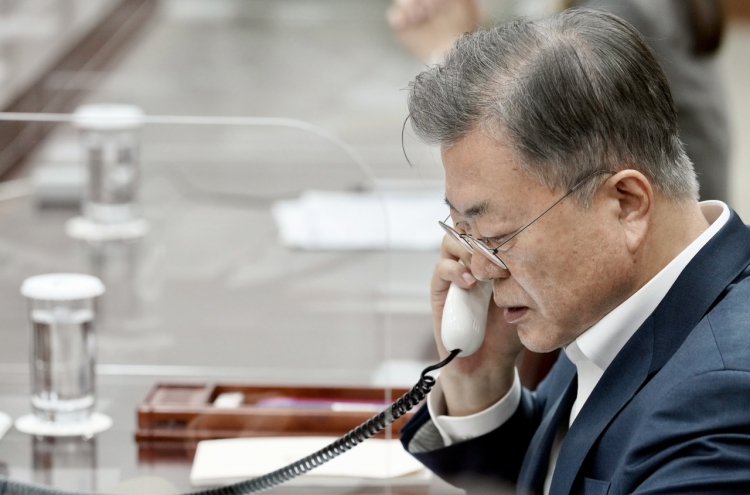 Korea to be with Ukraine, Moon tells Zelenskyy