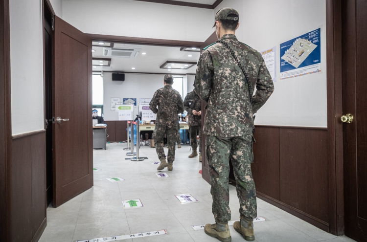 Troops begin casting early votes for next week's presidential election