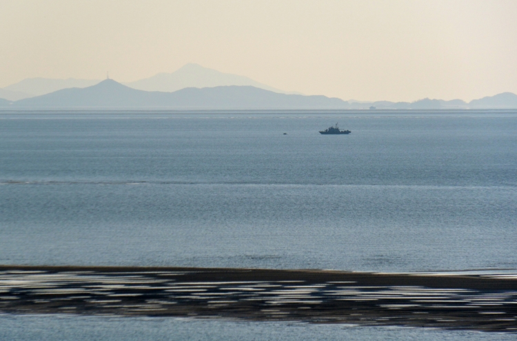 N. Korean military’s patrol ship breaches NLL for the first time since 2018