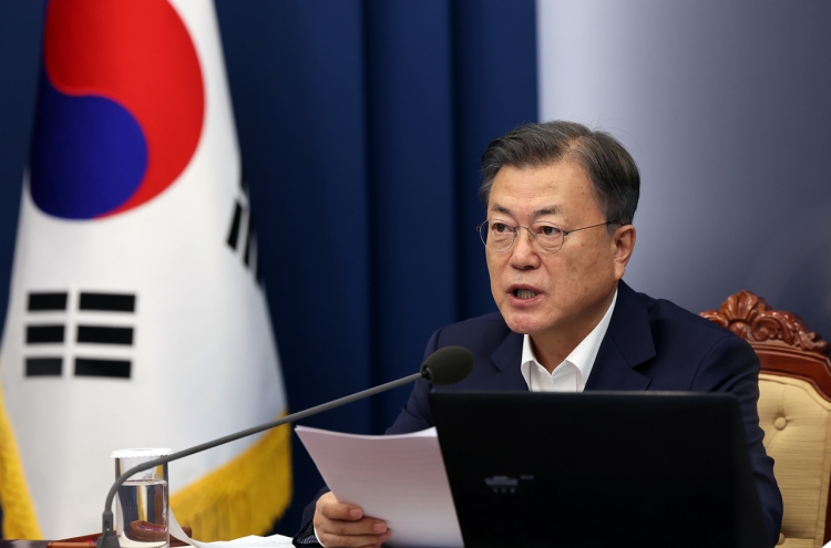 Moon vows to fulfill his duty as commander-in-chief until end of term