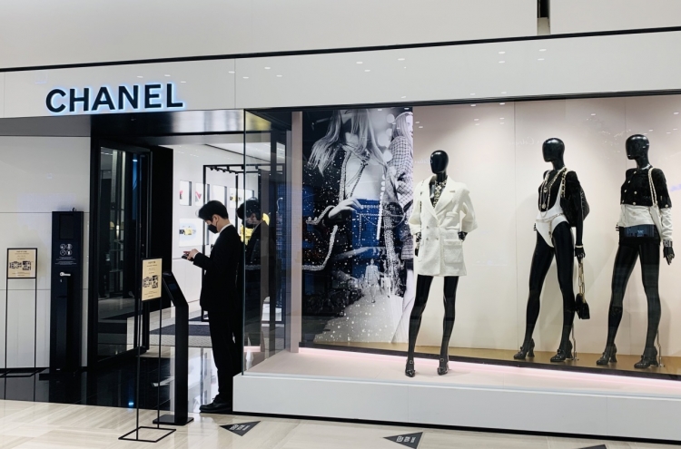 Mizhattan - Sensible living with style: *SUNDAY WINDOW SHOPPING* Chanel  SoHo (August '15)