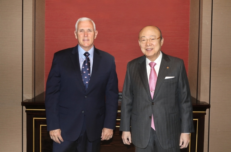 Hanwha chief, Pence discuss Korea-US ties