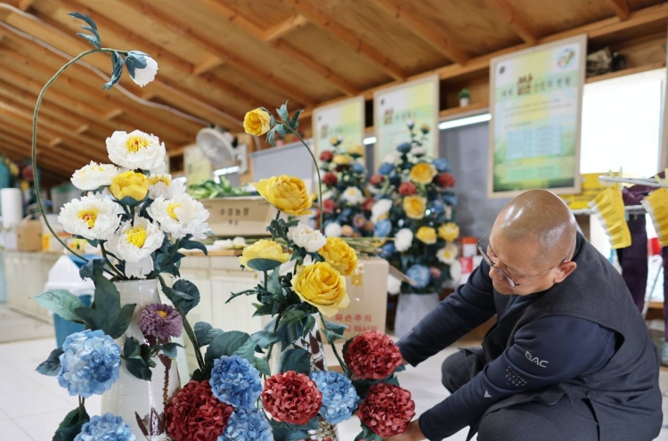 [Visual History of Korea]  Hanji flowers for all life events, from birth to afterlife celebrations