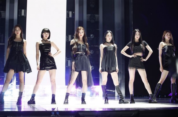 [Today’s K-pop] Le Sserafim tops iTunes chart in 13 regions with debut album