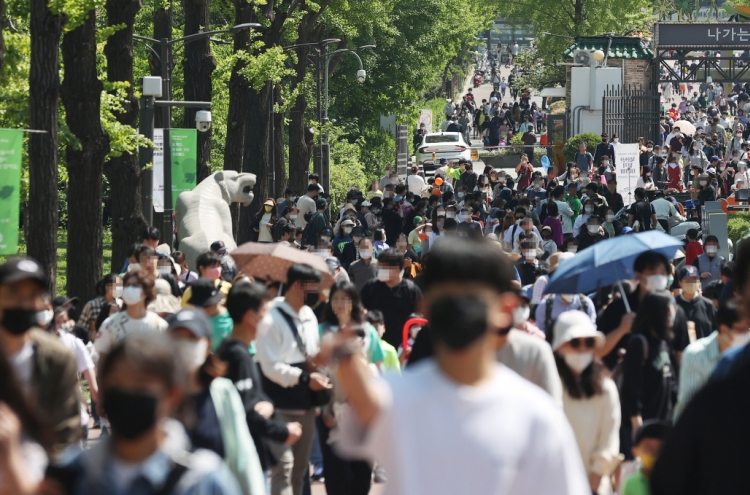 S. Korea‘s daily COVID-19 cases increase week-on-week for the first time in 6 weeks