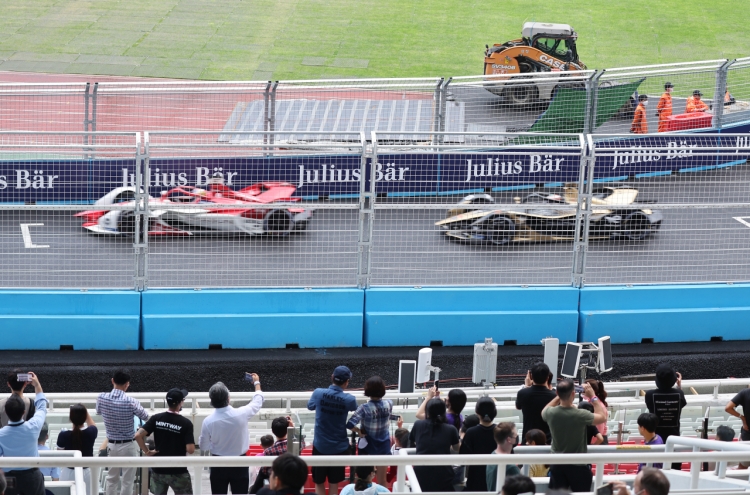 [From the scene] Seoul’s first Formula E race leaves much to be desired