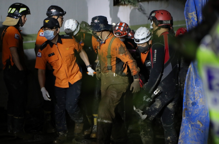 2 rescued, 7 dead from submerged parking garage in Pohang