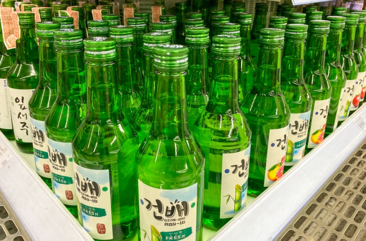 Korean adults drank 53 bottles of soju, 83 bottles of beer last year