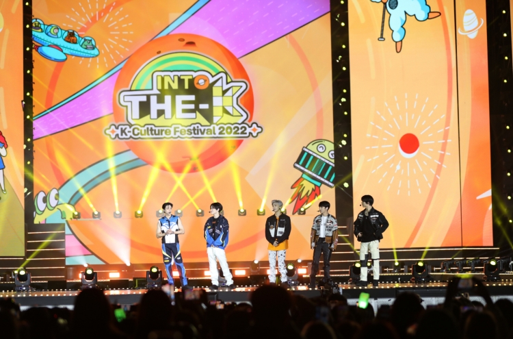 [Photo News] Riding the Korean Wave with K-pop artists at ‘The-K Concert’