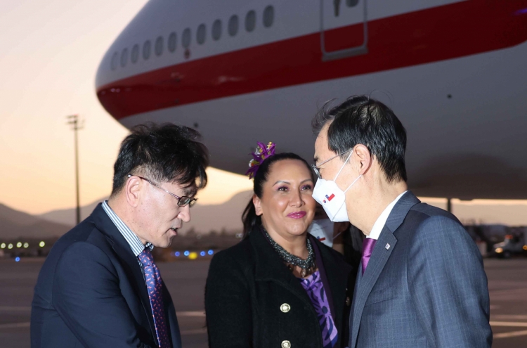 PM arrives in Chile for official visit