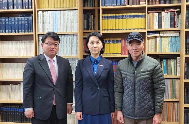Seoul’s North Korea human rights envoy speaks with Lee Dae-jun family