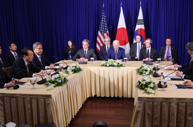 Korea, US, Japan leaders agree to strengthen cooperation against NK threats