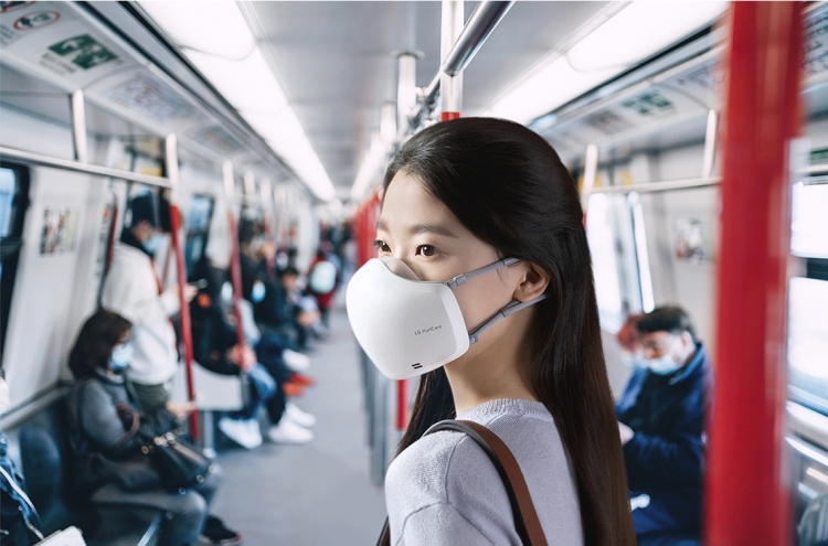 LG debuts air-purifying face mask