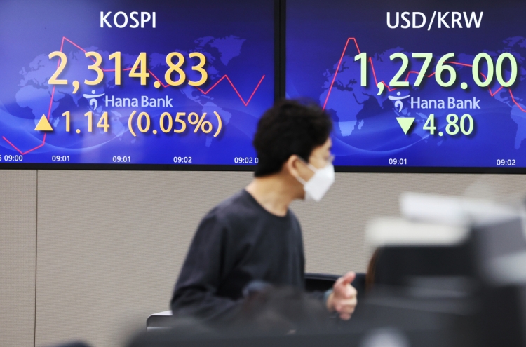 Seoul stocks open tad lower on recession woes