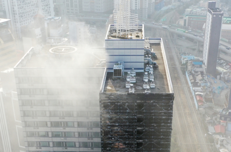 Fire engulfs parking tower in Busan; no injuries reported