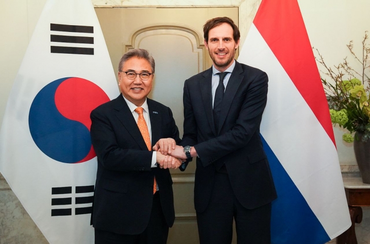 S. Korean, Dutch foreign ministers discuss cooperation on chips, nuclear energy