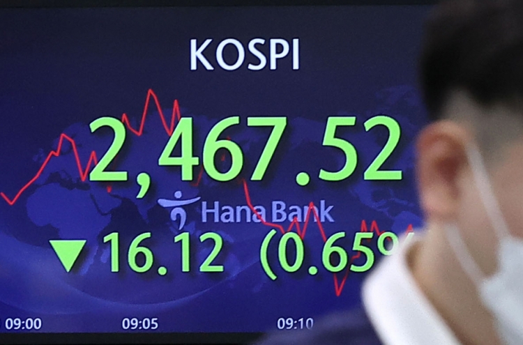 Seoul shares open tad lower on rate hike concerns