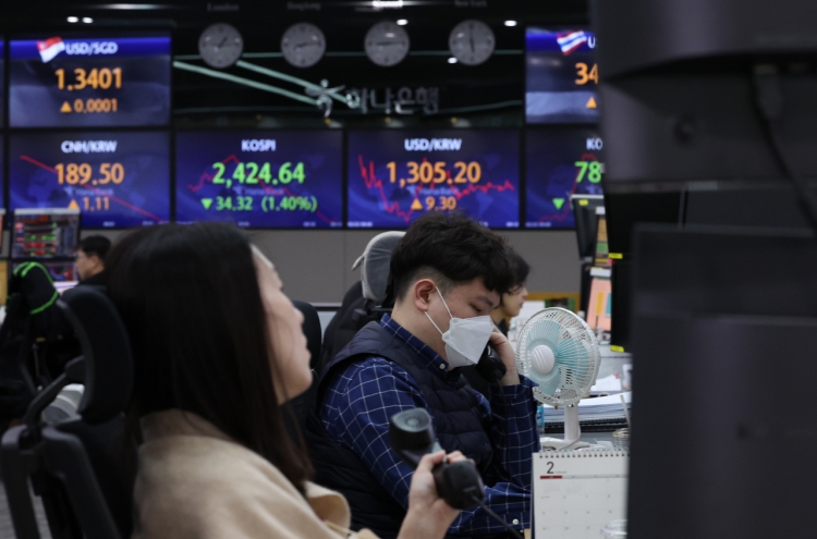 Seoul shares open sharply lower on rate hike woes