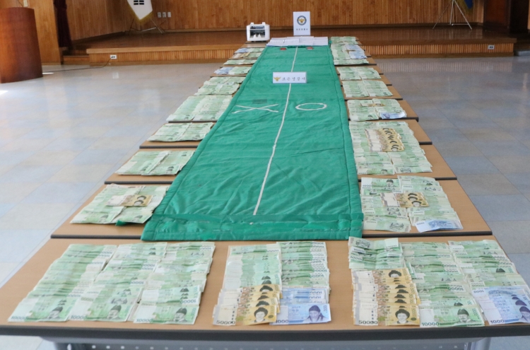 North Chungcheong Police raid gambling den, seize 38 million won