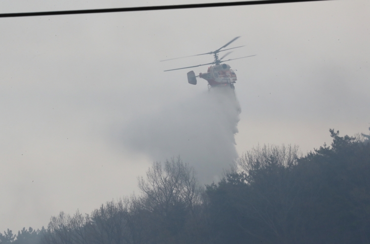 Firefighters combating wildfires in central regions for 3rd day