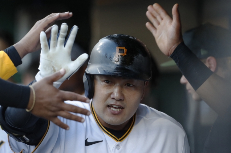 Pirates' Choi Ji-man hits 1st homer of season