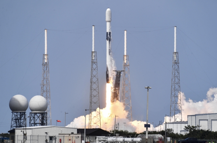 SpaceX seeks tie-up with telecom carriers