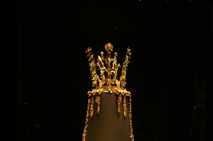 [Stories of Artifacts] Gold crown and belt reveal Silla rulers' weakness