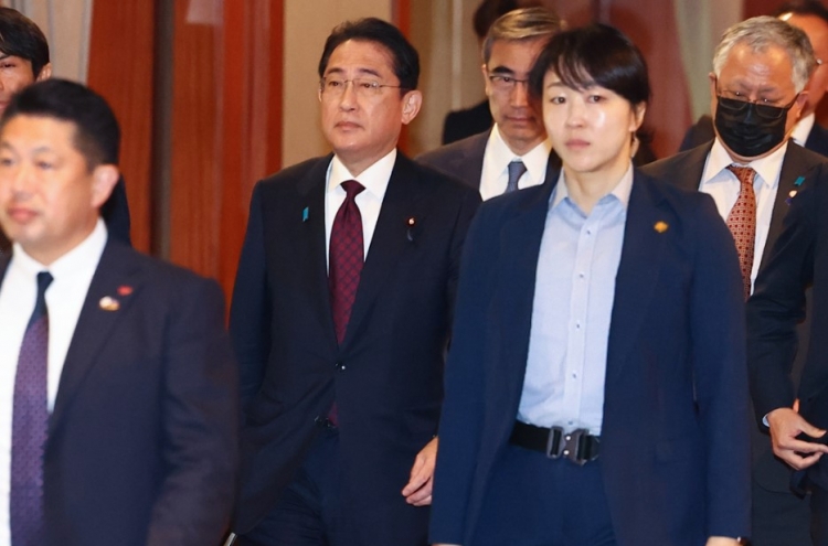 Kishida expresses hope for biz communities to lead efforts for closer bilateral cooperation