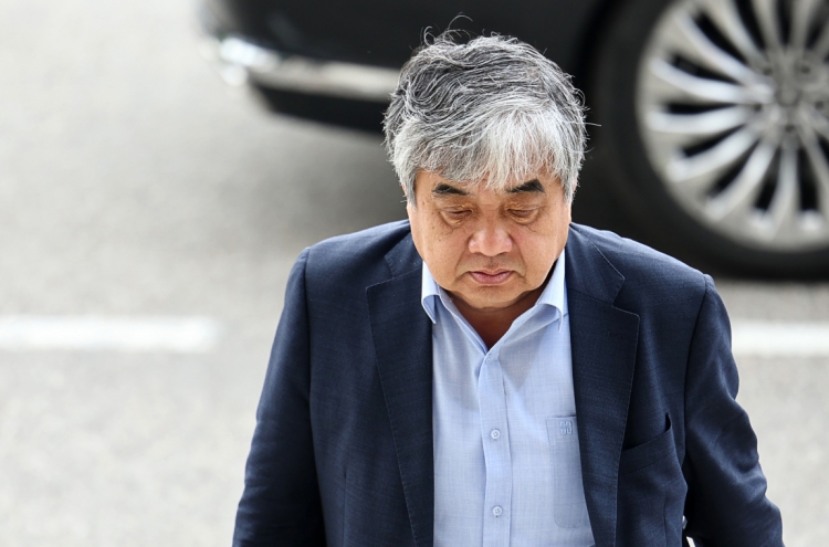 Yoon dismisses KCC chief over alleged score rigging in cable channel relicensing