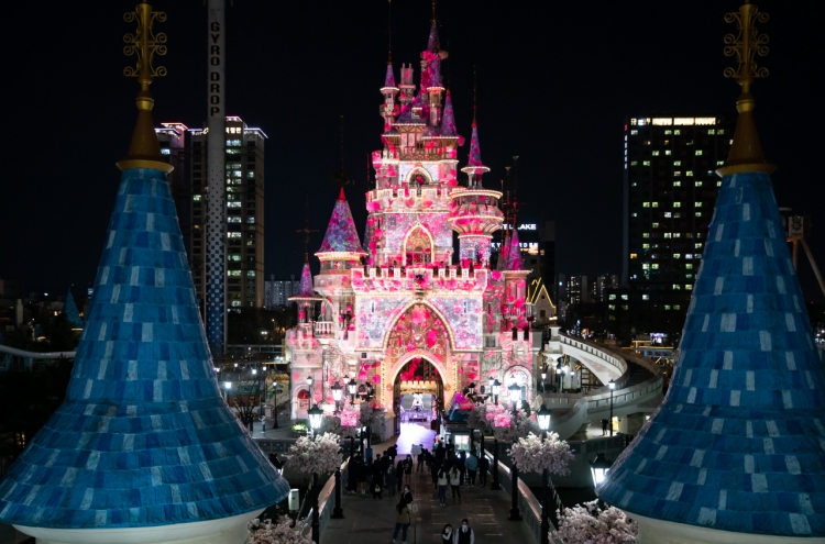 Lotte World ride comes to stop for 20 minutes, but all 33 rescued safely