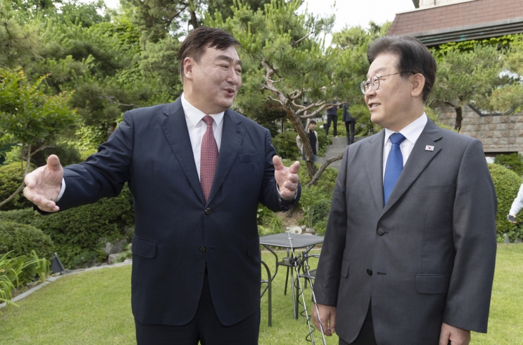Ruling bloc baffled by opposition leader jabbing Yoon with China envoy